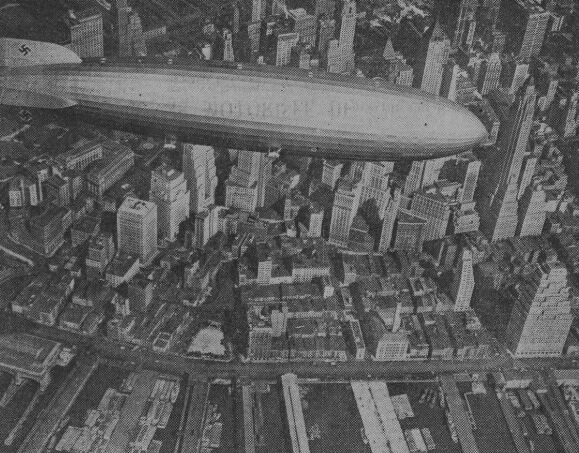 Le Hindenburg survolant les gratte-ciels de New York - Source BnF